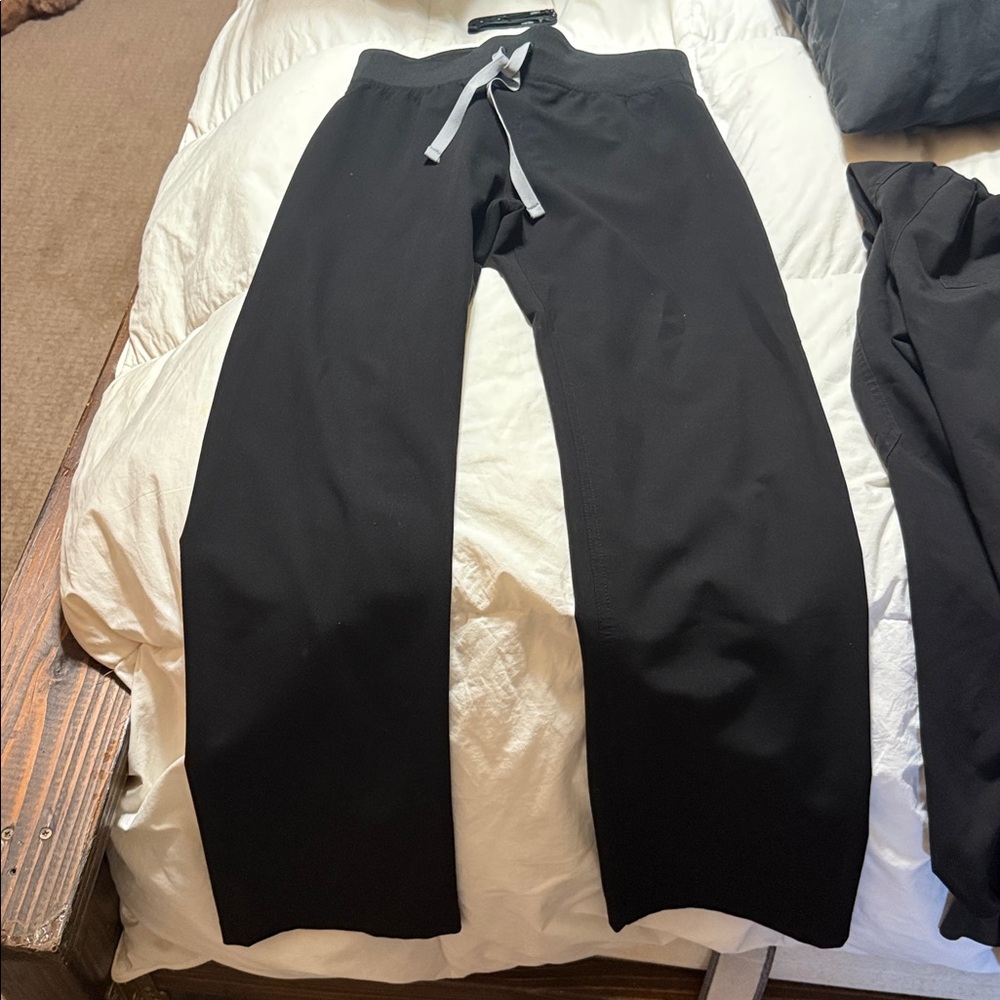 FIGS New Livingston scrub pant